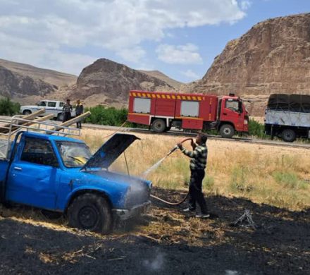 اطفاء حریق در روستای چاه‌دراز منطقه‌ی تنگ ایج