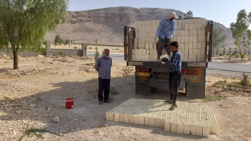 خرید، حمل و تخلیه‌ی آجر سفالی در محل پارک تپه‌ی نورالشهدا