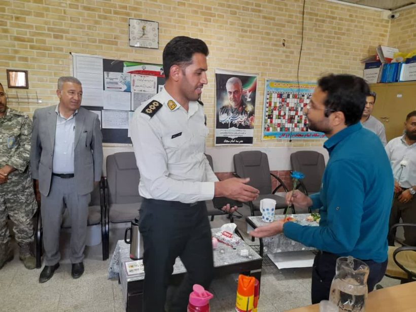 به مناسبت روز معلم صورت پذیرفت؛ حضور مسئولان شهر قره‌بلاغ در کلیه‌ی مدارس این شهر و تجلیل از معلمین