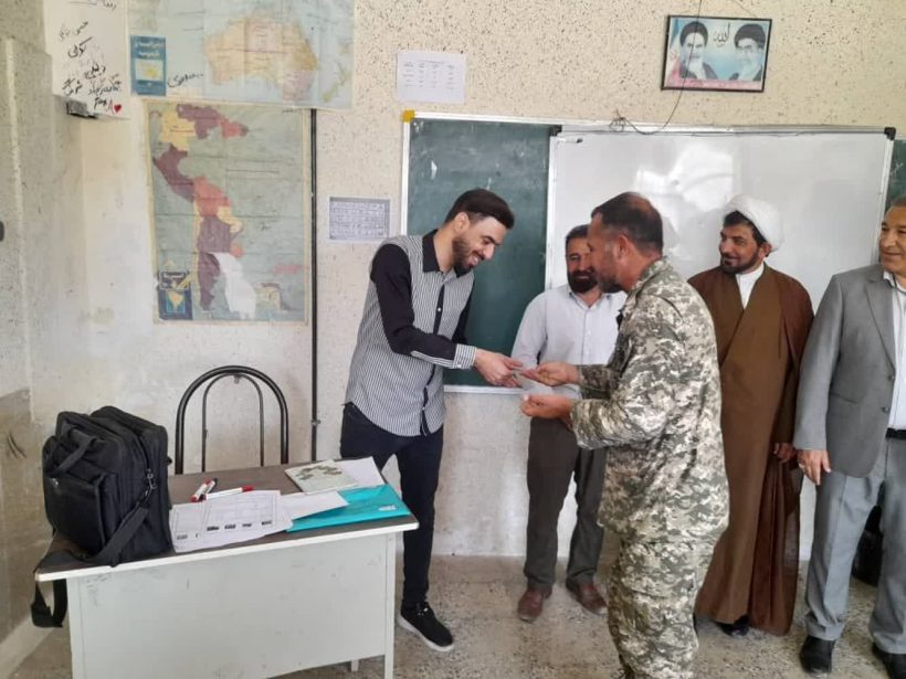 به مناسبت روز معلم صورت پذیرفت؛ حضور مسئولان شهر قره‌بلاغ در کلیه‌ی مدارس این شهر و تجلیل از معلمین