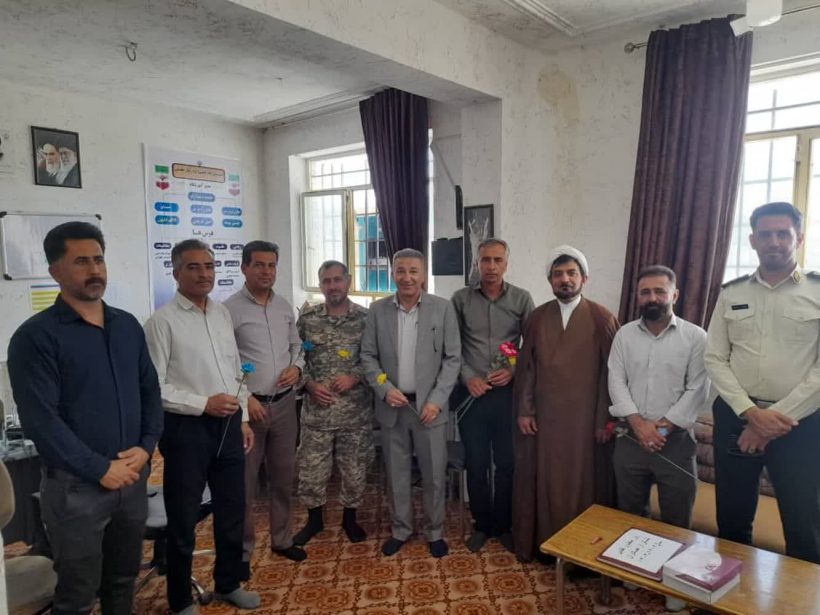 به مناسبت روز معلم صورت پذیرفت؛ حضور مسئولان شهر قره‌بلاغ در کلیه‌ی مدارس این شهر و تجلیل از معلمین