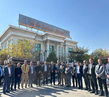 برگزاری جلسه و بازدید از شرکت‌های صنعتی و تولیدی در سفر آموزشی، زیارتی شهرداران استان فارس به مشهد مقدس